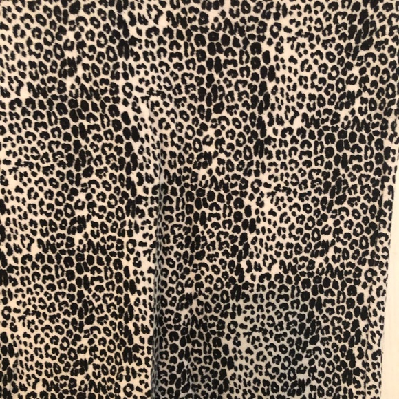Express Leopard V-neck Top - Picture 3 of 7